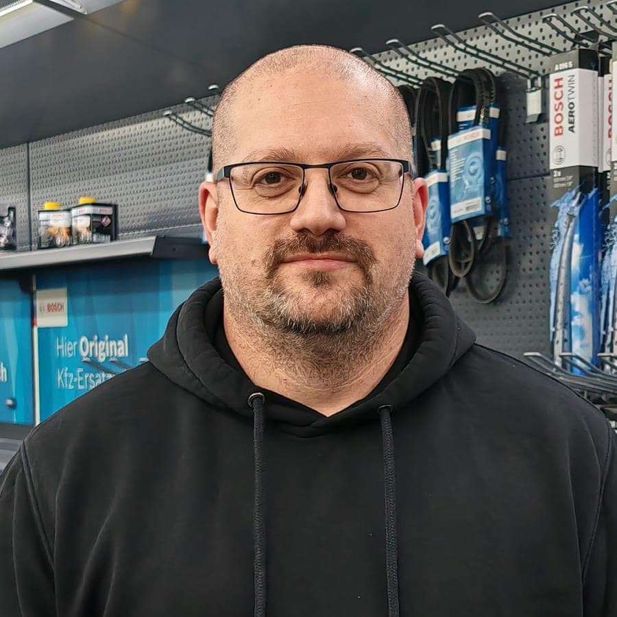 Porträt von Stefan Bieger, Kfz-Altgeselle, Werkstatt